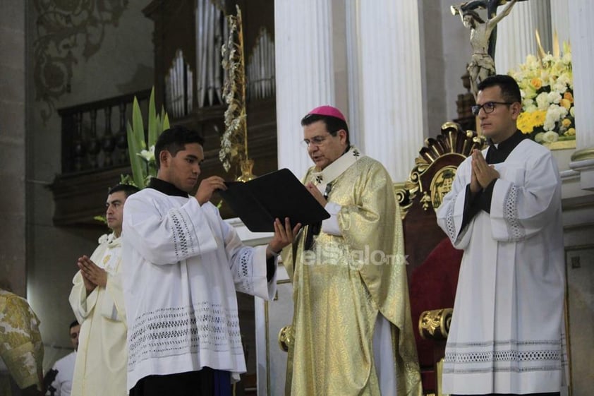 Como cada año, durante el Jueves Santo, se llevó a cabo el tradicional lavatorio de pies que simboliza la vocación al servicio, la humildad e igualdad que todos los fieles católicos deben practicar con los demás.