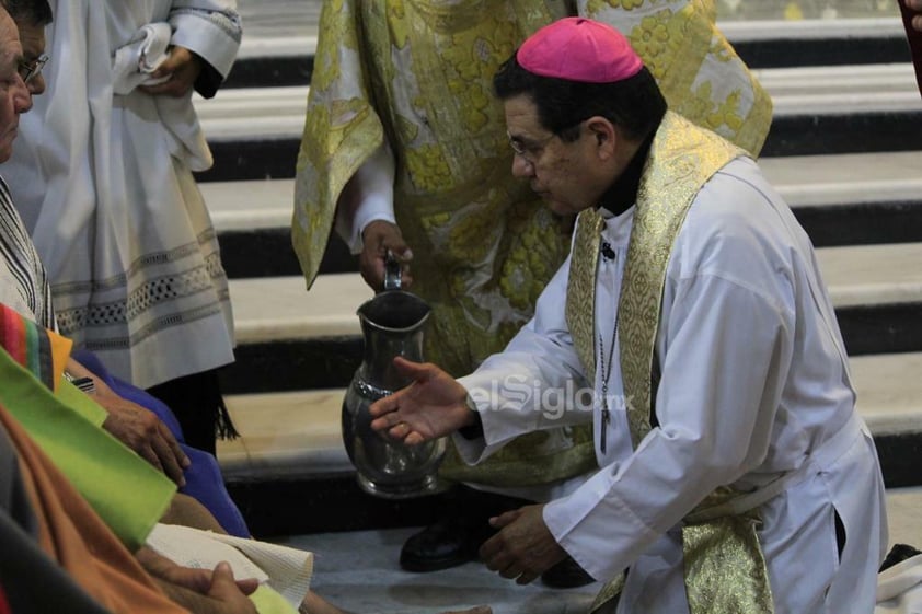 Como cada año, durante el Jueves Santo, se llevó a cabo el tradicional lavatorio de pies que simboliza la vocación al servicio, la humildad e igualdad que todos los fieles católicos deben practicar con los demás.