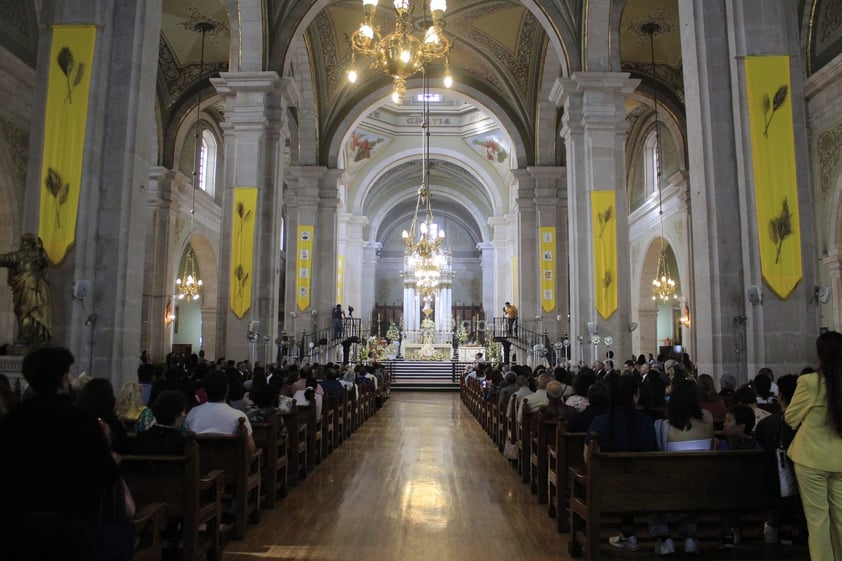 Como cada año, durante el Jueves Santo, se llevó a cabo el tradicional lavatorio de pies que simboliza la vocación al servicio, la humildad e igualdad que todos los fieles católicos deben practicar con los demás.