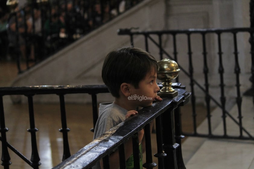 Como cada año, durante el Jueves Santo, se llevó a cabo el tradicional lavatorio de pies que simboliza la vocación al servicio, la humildad e igualdad que todos los fieles católicos deben practicar con los demás.