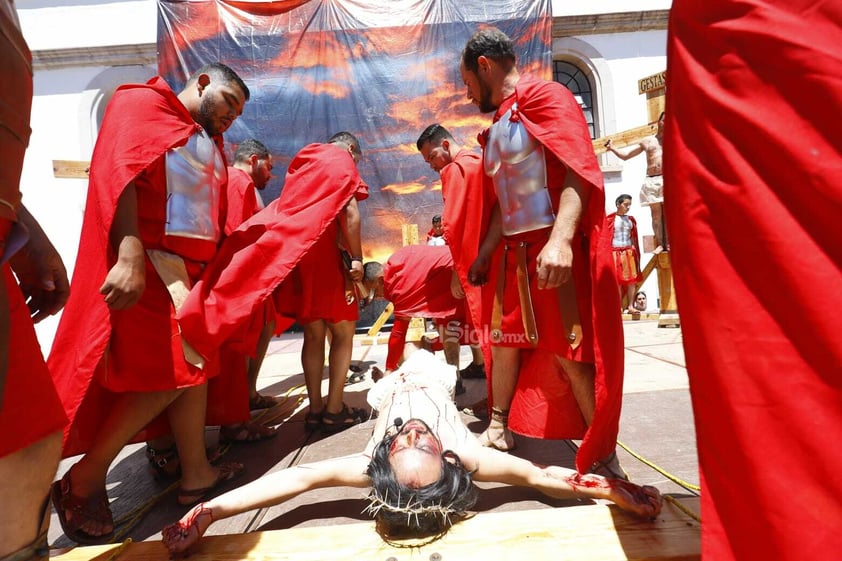 El templo de Los Ángeles realizó viacrucis viviente, es su edición 48.