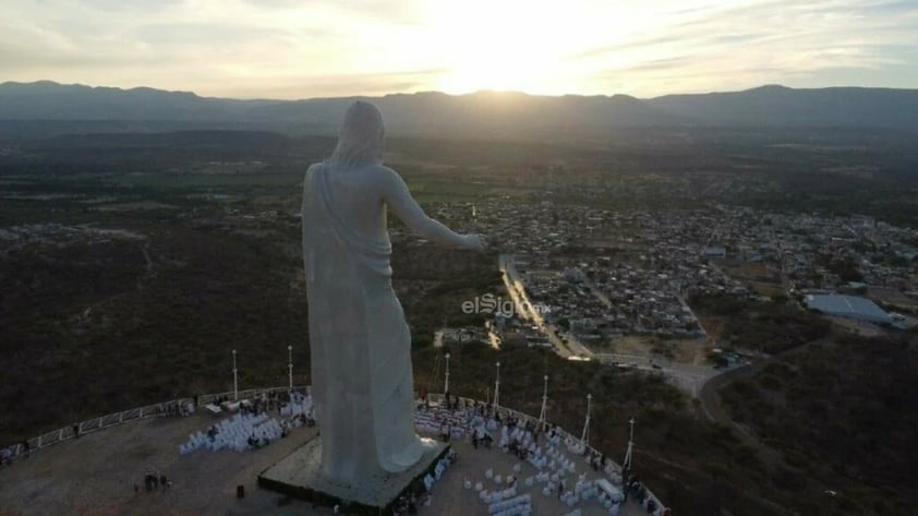 En el municipio de Tabasco, en Zacatecas, se inauguró el Cristo de la Paz, que mide 33 metros de altura y se coloca como una de las efigies más grande de México, superando en altura al Cristo Rey, ubicado en Tenancingo, en el Estado de México (30 metros); así como del Cristo Roto, en San José de Gracia en Aguascalientes (28 metros).