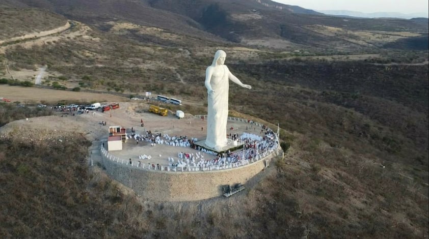 En el municipio de Tabasco, en Zacatecas, se inauguró el Cristo de la Paz, que mide 33 metros de altura y se coloca como una de las efigies más grande de México, superando en altura al Cristo Rey, ubicado en Tenancingo, en el Estado de México (30 metros); así como del Cristo Roto, en San José de Gracia en Aguascalientes (28 metros).