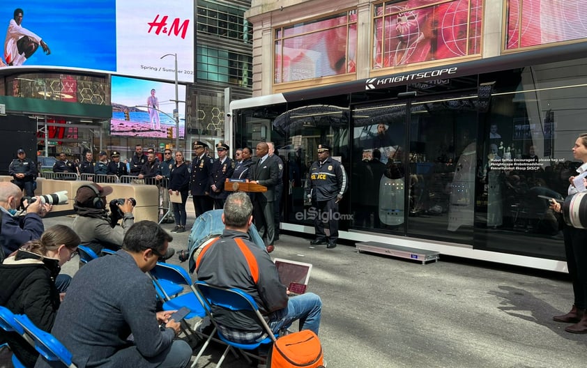 El alcalde de Nueva York, Eric Adams, y el Departamento de Policía de la ciudad (NYPD) presentaron este martes diversos robots que ayudarán a los agentes a mantener la Gran Manzana segura, entre ellos Digidog, un robot perro policía que fue retirado por el alcalde anterior debido a las críticas.