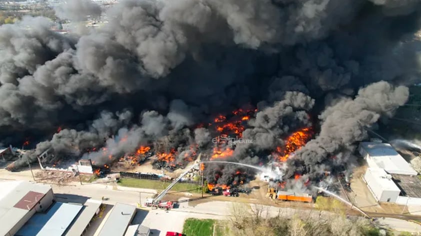 Un incendio en una planta de reciclaje en la ciudad de Richmond, en el estado de Indiana, provocó una nube tóxica que obligó a evacuar a unas 2.000 personas.