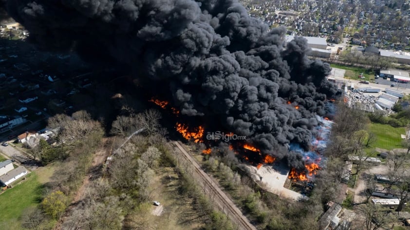 Un incendio en una planta de reciclaje en la ciudad de Richmond, en el estado de Indiana, provocó una nube tóxica que obligó a evacuar a unas 2.000 personas.