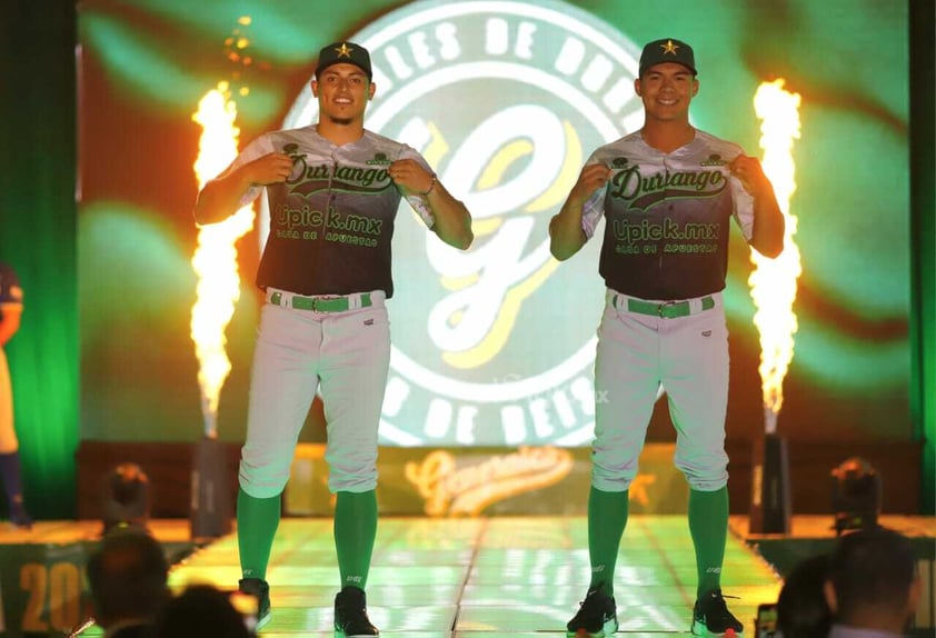 En un evento lleno de sorpresas, la Tropa Villista sorprendió con su nuevo uniforme, pero también con la presentación de las nuevas Adelitas, las mejoras que implementaron en el “Cuartel” y el calendario oficial.