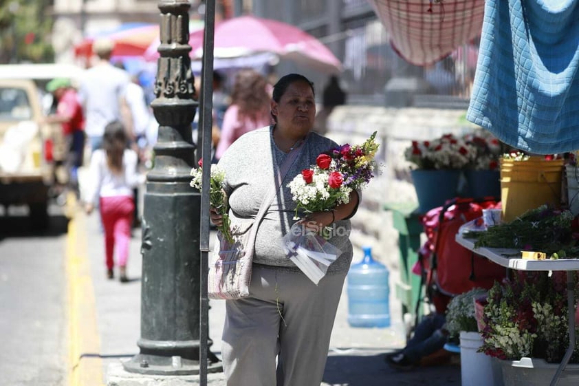 Duranguenses acuden a la Catedral para celebrar el día de San Jorge Bendito.