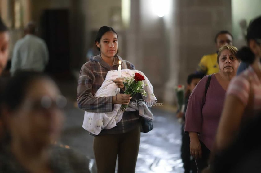 Duranguenses acuden a la Catedral para celebrar el día de San Jorge Bendito.