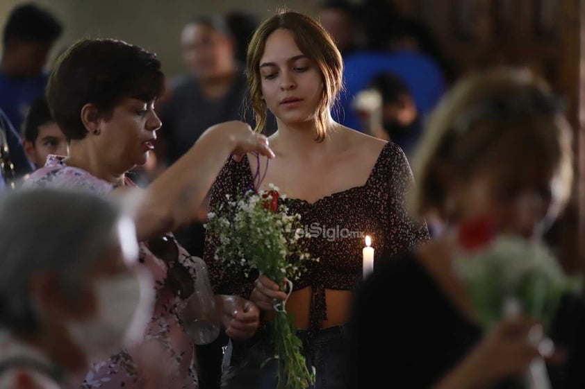 Duranguenses acuden a la Catedral para celebrar el día de San Jorge Bendito.