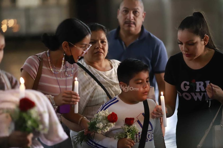 Duranguenses acuden a la Catedral para celebrar el día de San Jorge Bendito.