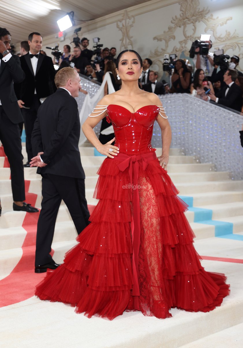 La Met Gala, uno de los acontecimientos sociales más exclusivos de Estados Unidos y conocida como 'la gran noche de la moda', cuenta este lunes con varias estrellas hispanas, comenzando por la actriz española Penélope Cruz, que es una de las anfitrionas.