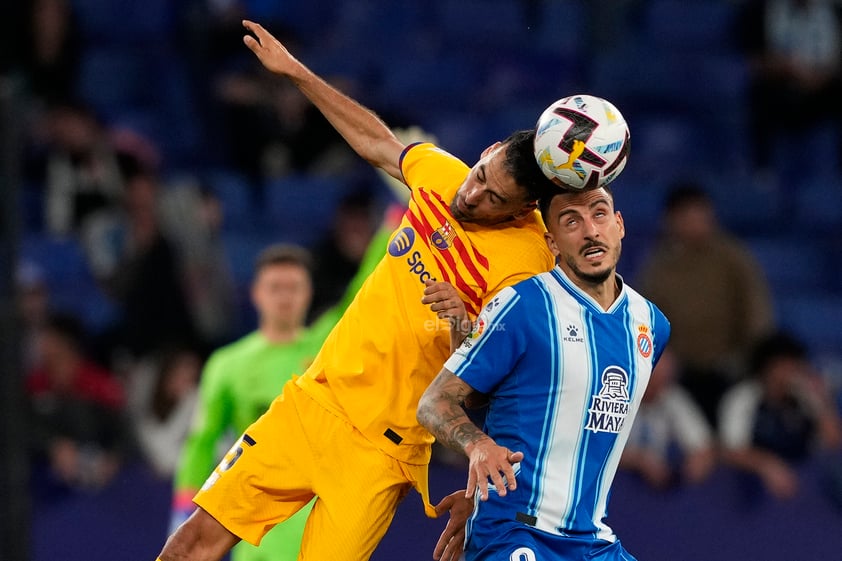 El Barcelona se proclamó este domingo campeón de LaLiga tras vencer al Espanyol en el RCDE Stadium en un derbi que se fisuró con el gol de Robert Lewandowski en el minuto 11 y que se resquebrajó con el 0-3 de la primera mitad (Alejandro Balde y otro del polaco) y con la diana de Jules Koundé tras el descanso.