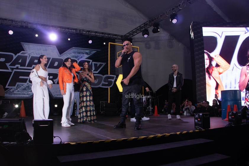 Al ritmo de 'La gasolina' de Daddy Yankee, el actor Vin Diesel hizo su entrada triunfal al escenario de la alfombra negra que se dispuso en medio del Parque Bicentenario, al norte de la Ciudad de México.