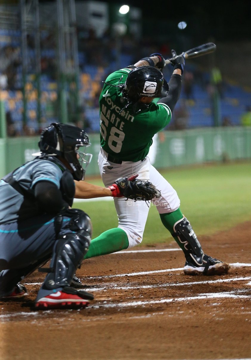 Primer juego de la serie entre Saraperos de Saltillo vs Generales de Durango