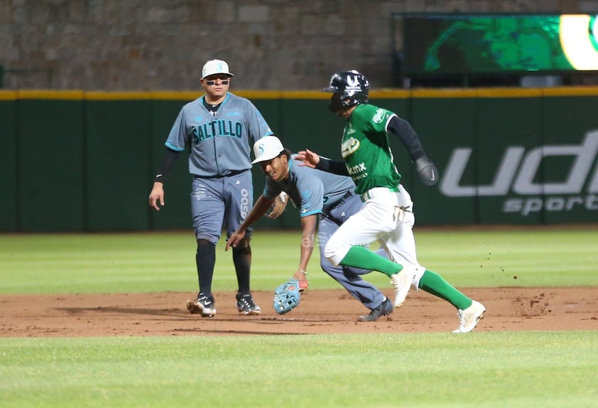 Primer juego de la serie entre Saraperos de Saltillo vs Generales de Durango