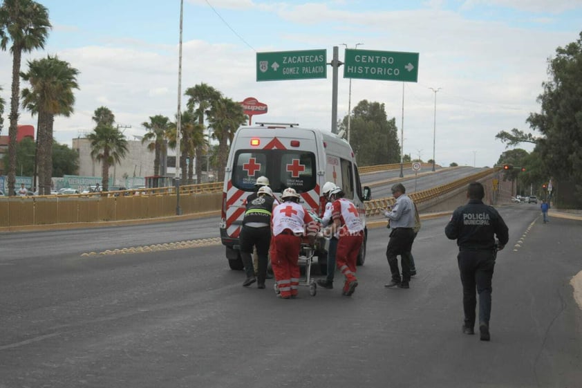 Brigadista cayó a barranco mientras combatía un incendio; es trasladado a Durango para su atención