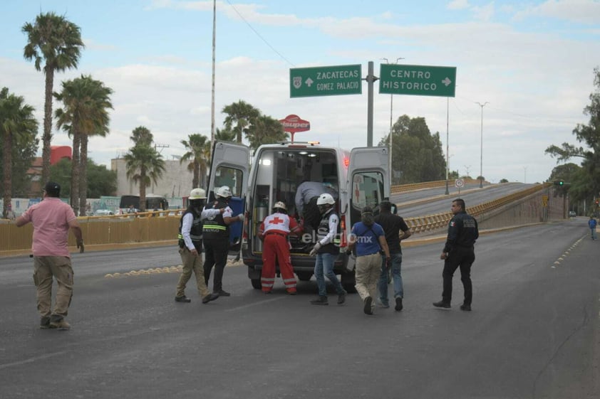 Brigadista cayó a barranco mientras combatía un incendio; es trasladado a Durango para su atención