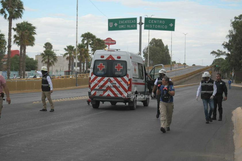 Brigadista cayó a barranco mientras combatía un incendio; es trasladado a Durango para su atención