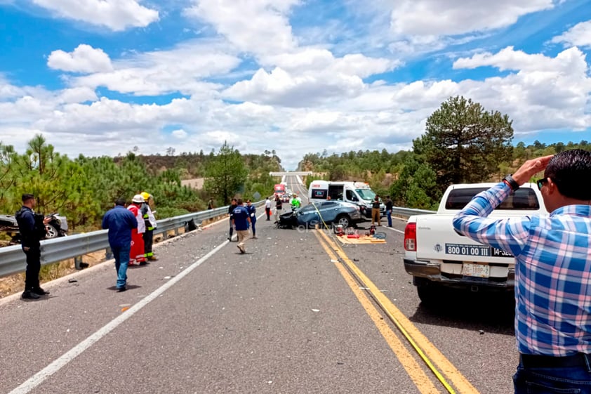 Este jueves se reportó un accidente carretero en el kilómetro 45 de la supercarretera Durango-Mazatlán, que dejó como saldo tres personas sin vida.