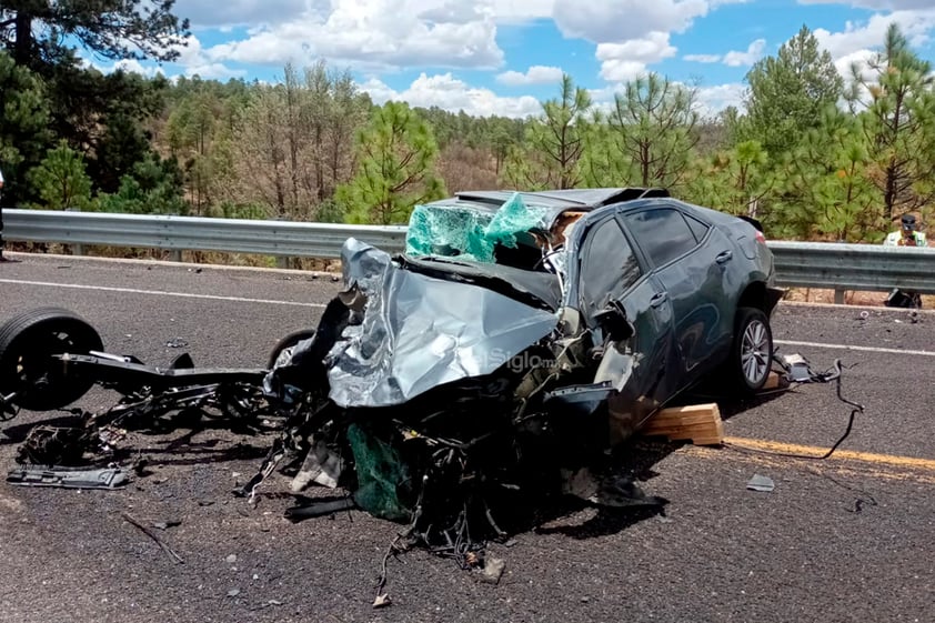 Este jueves se reportó un accidente carretero en el kilómetro 45 de la supercarretera Durango-Mazatlán, que dejó como saldo tres personas sin vida.