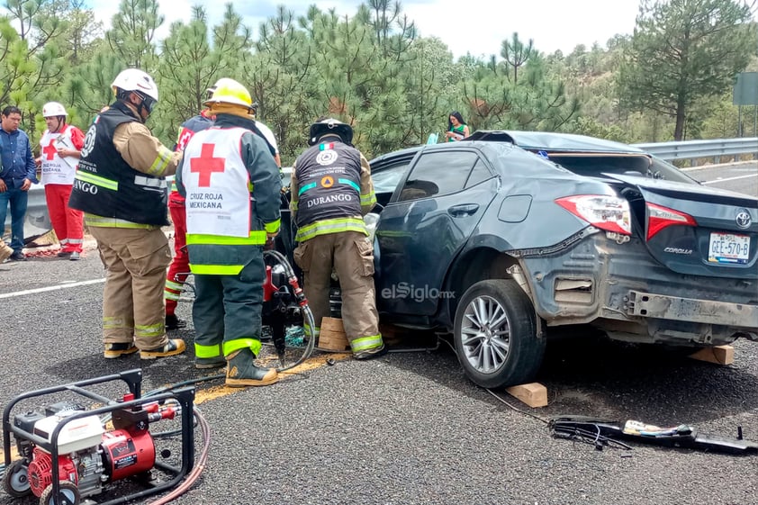 Este jueves se reportó un accidente carretero en el kilómetro 45 de la supercarretera Durango-Mazatlán, que dejó como saldo tres personas sin vida.