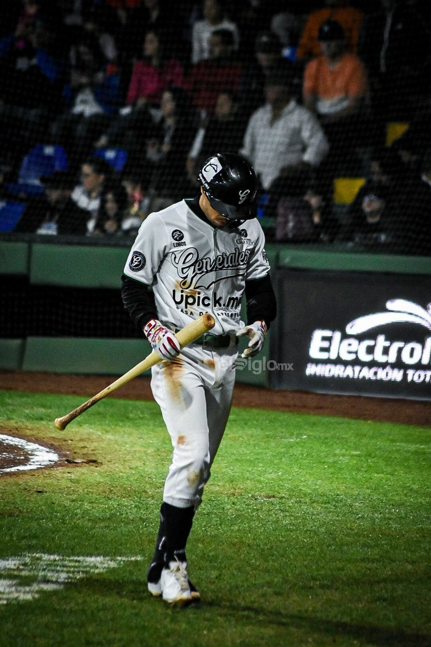 Con 10 carreras en las últimas tres entradas, Algodoneros de Unión Laguna se impuso 13-6 a Generales de Durango, con lo que emparejaron la serie.