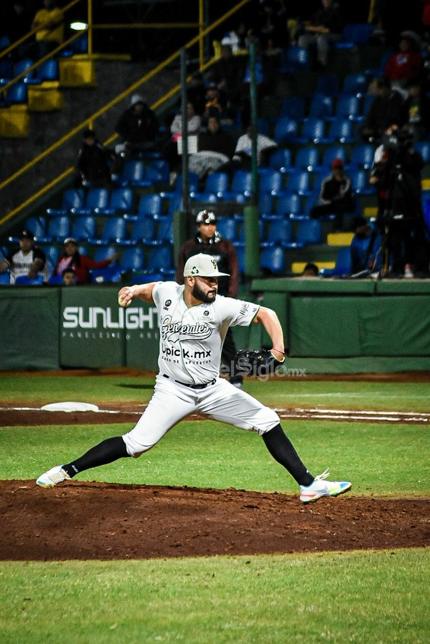 Con 10 carreras en las últimas tres entradas, Algodoneros de Unión Laguna se impuso 13-6 a Generales de Durango, con lo que emparejaron la serie.