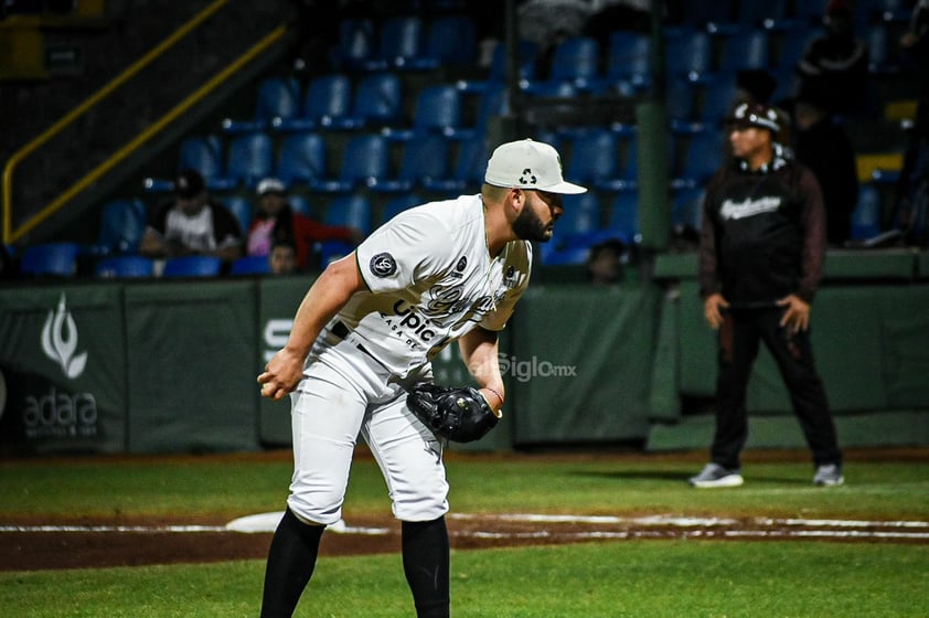 Con 10 carreras en las últimas tres entradas, Algodoneros de Unión Laguna se impuso 13-6 a Generales de Durango, con lo que emparejaron la serie.