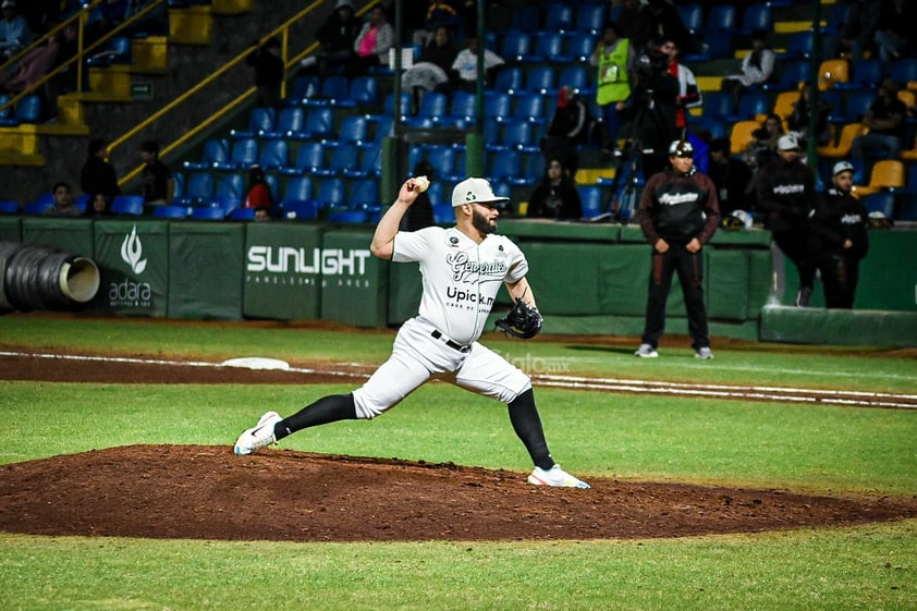 Con 10 carreras en las últimas tres entradas, Algodoneros de Unión Laguna se impuso 13-6 a Generales de Durango, con lo que emparejaron la serie.