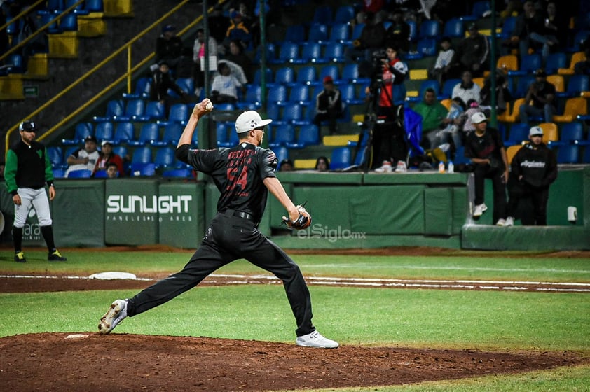 Con 10 carreras en las últimas tres entradas, Algodoneros de Unión Laguna se impuso 13-6 a Generales de Durango, con lo que emparejaron la serie.