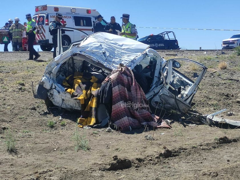 Este viernes se reportó al de emergencia un accidente en carretera a Parral, donde un autobús de pasajeros y un vehículo particular son los involucrados.