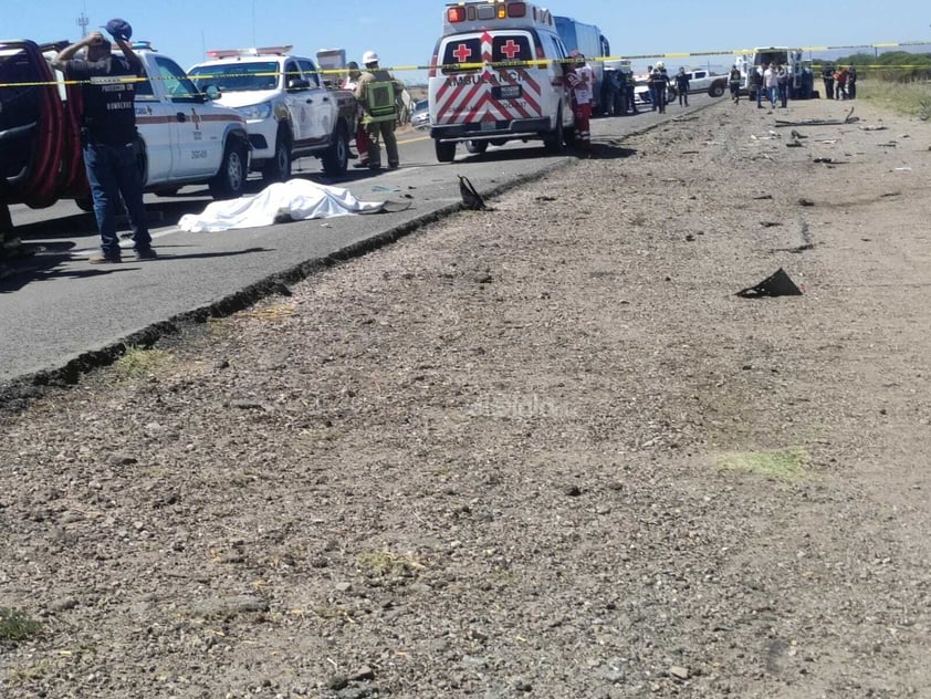 Este viernes se reportó al de emergencia un accidente en carretera a Parral, donde un autobús de pasajeros y un vehículo particular son los involucrados.