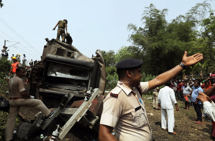 Las autoridades elevaron este sábado a 288 el número de muertos en el choque de tres trenes en el este de la India, el peor accidente ferroviario del siglo XXI en el gigante asiático y en el que también resultaron heridas casi 900 personas, de las que 56 se encuentran en estado grave.