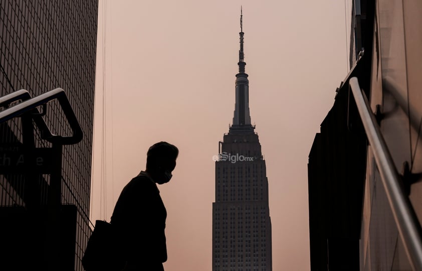 La calidad del aire de la ciudad de Nueva York fue la peor desde al menos la década de 1980 el miércoles por la tarde, cuando el espeso humo de los incendios forestales que descendía de Canadá oscureció la ciudad en una neblina naranja.