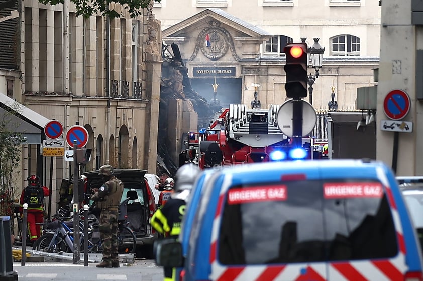 El balance por la explosión que esta tarde derribó parte de un edificio en el centro de París se sitúa ahora en 29 heridos, cuatro de ellos muy graves, y dos desaparecidos, según los últimos datos de la prefectura de policía.