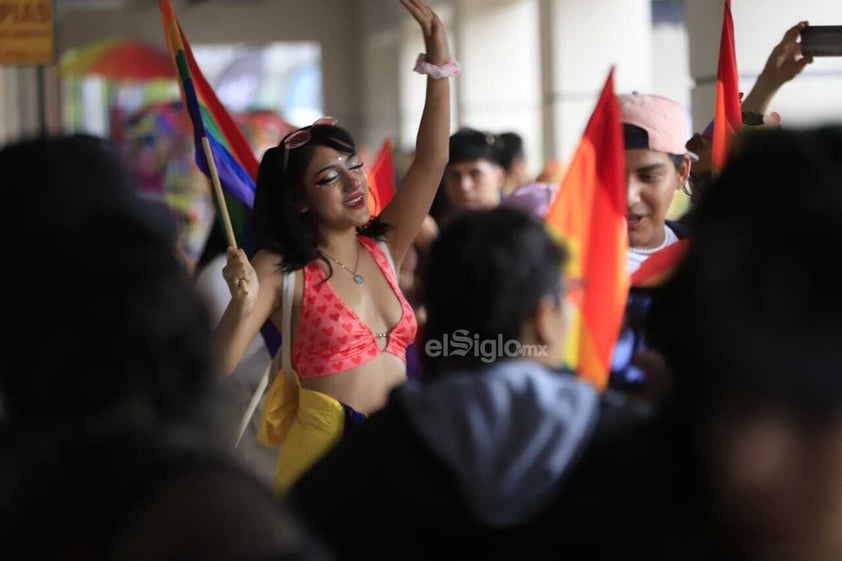 El domingo se llevó a cabo la marcha del orgullo LGBTIQ+ por las calles principales de la ciudad de Durango.