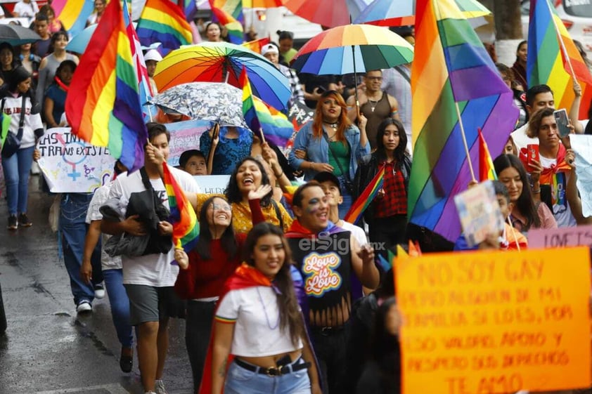 El domingo se llevó a cabo la marcha del orgullo LGBTIQ+ por las calles principales de la ciudad de Durango.