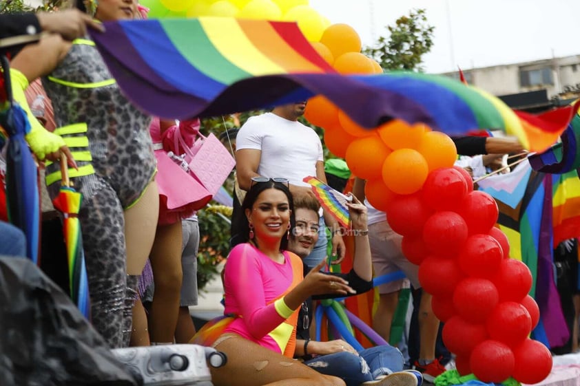 El domingo se llevó a cabo la marcha del orgullo LGBTIQ+ por las calles principales de la ciudad de Durango.