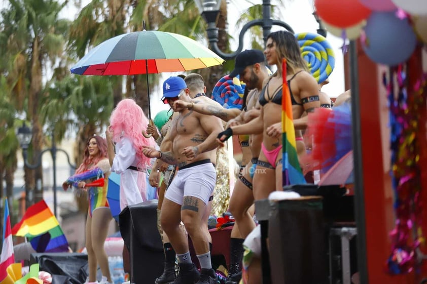 El domingo se llevó a cabo la marcha del orgullo LGBTIQ+ por las calles principales de la ciudad de Durango.