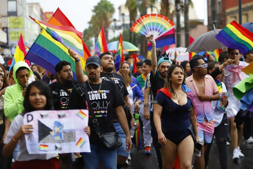 El domingo se llevó a cabo la marcha del orgullo LGBTIQ+ por las calles principales de la ciudad de Durango.