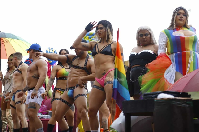 El domingo se llevó a cabo la marcha del orgullo LGBTIQ+ por las calles principales de la ciudad de Durango.