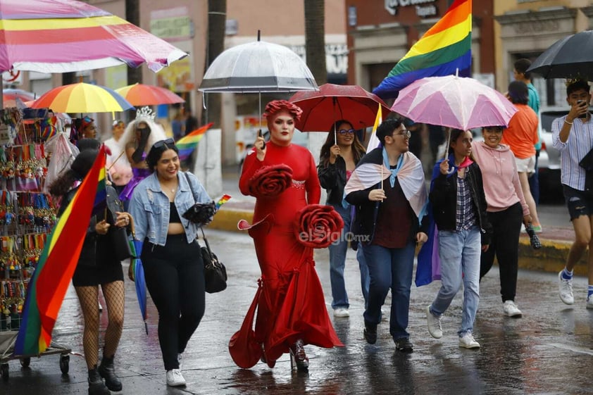 El domingo se llevó a cabo la marcha del orgullo LGBTIQ+ por las calles principales de la ciudad de Durango.