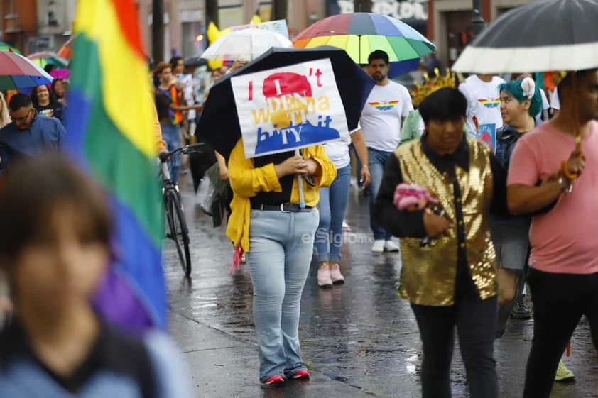 El domingo se llevó a cabo la marcha del orgullo LGBTIQ+ por las calles principales de la ciudad de Durango.