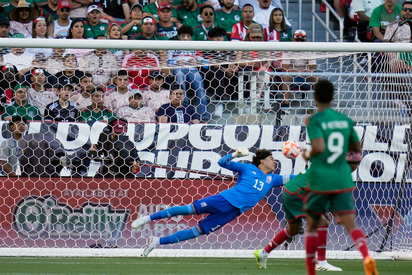 Jaime Lozano sumó su primera derrota al frente del Tricolor.