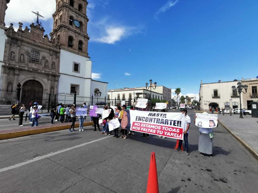 A casi un mes de la desaparición de la joven Yareli, familiares y amigos externaron su temor, porque no hay avances en las investigaciones sobre su caso en Durango