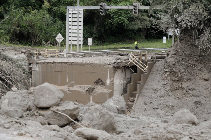 La cifra de muertos por una avalancha de barro y agua ocurrida en la localidad de Quetame, en el departamento colombiano de Cundinamarca (centro), ascendió a 14, además de 6 heridos y varios desaparecidos, informó este martes el gobernador de esa región, Nicolás García.