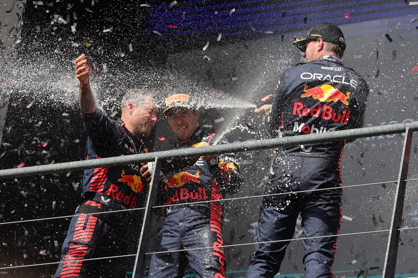 El neerlandés Max Verstappen fortaleció aún más su liderato en el Mundial de Fórmula Uno al encabezar un nuevo doblete de Red Bull junto a su compañero, el mexicano Sergio Pérez, en el Gran Premio de Bélgica, que se disputó este domingo en el circuito de Spa-Francorchamps; donde el doble campeón mundial español Fernando Alonso (Aston Martin) acabó quinto.