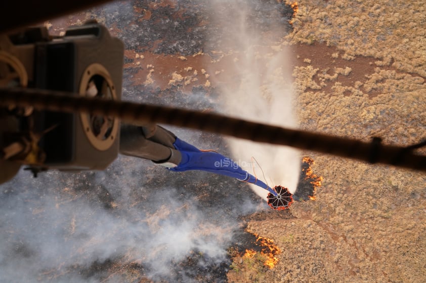 Miles de personas están siendo evacuadas de la isla hawaiana de Maui ante los incendios forestales que la están devastando, mientras los equipos de emergencia siguen trabajando en la extinción de los fuegos y en la búsqueda de víctimas, tras un primer recuento de 36 fallecidos.