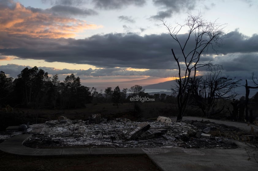 Las autoridades locales han elevado a 106 el número de personas que han fallecido en los incendios que se han registrado en la isla de Maui (Hawái), aunque hay todavía centenares de personas desaparecidas.